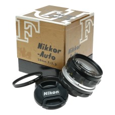 Nikkor-H f=28mm auto 1:3.5 f=2.8cm Nippon 35mm slr lens caps Box